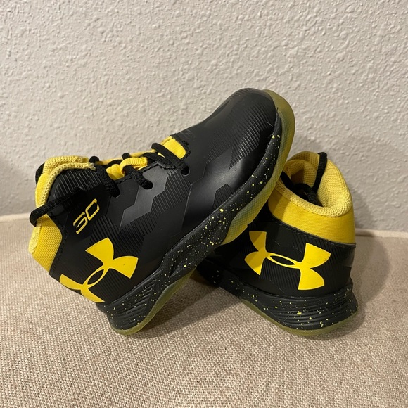 Steph Curry Shoes Kids/toddler size 5 under armour black/yellow - Picture 1 of 3